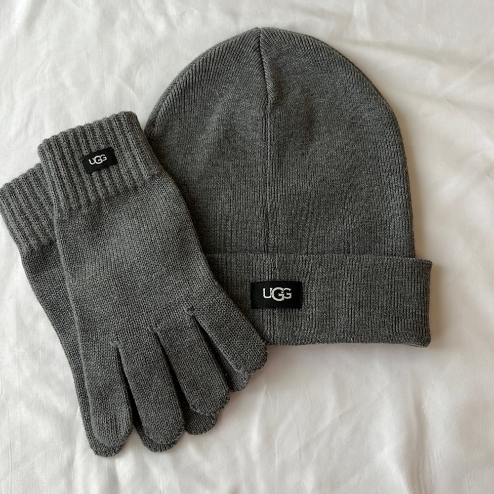 UGG, men’s gray, folded beanie and glove set